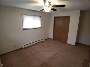 1208 3rd Ave NE in Owatonna, MN - Building Photo - Building Photo