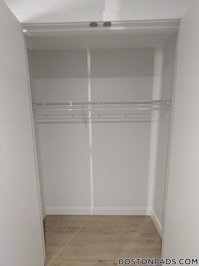 55 Brighton Ave, Unit 404 in Boston, MA - Foto de edificio - Building Photo