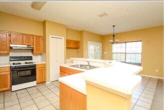 1611 Denmark Ln in Laredo, TX - Foto de edificio - Building Photo