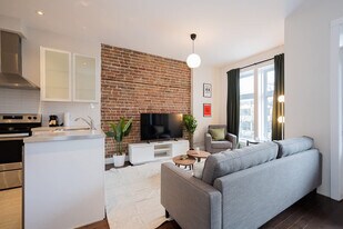 4133 QC-335 in Montréal, QC - Building Photo