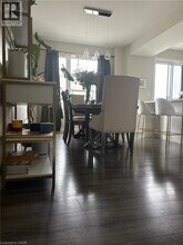 902 W Village Square in London, ON - Building Photo - Building Photo