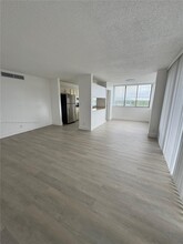 4026 Inverrary Dr in Lauderhill, FL - Foto de edificio - Building Photo