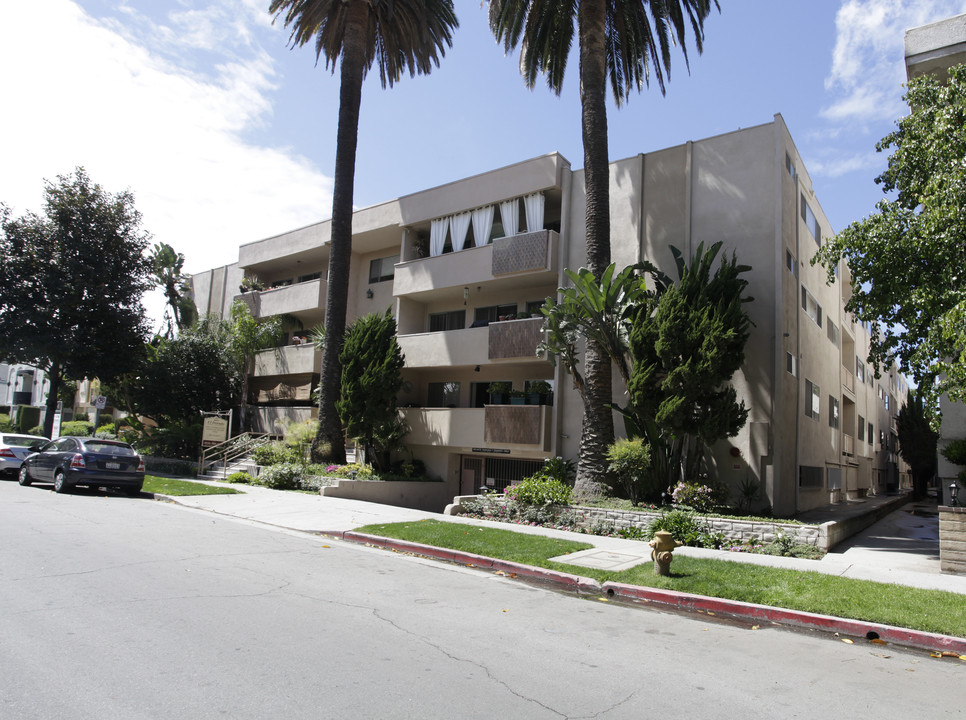 4425 Ventura Canyon Ave in Sherman Oaks, CA - Foto de edificio