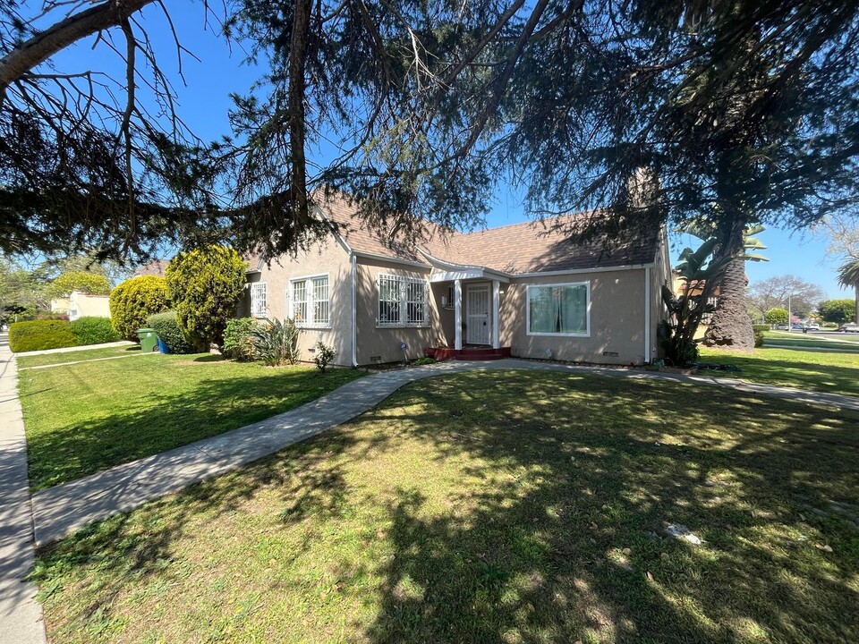 2059 W 78th St in Los Angeles, CA - Building Photo