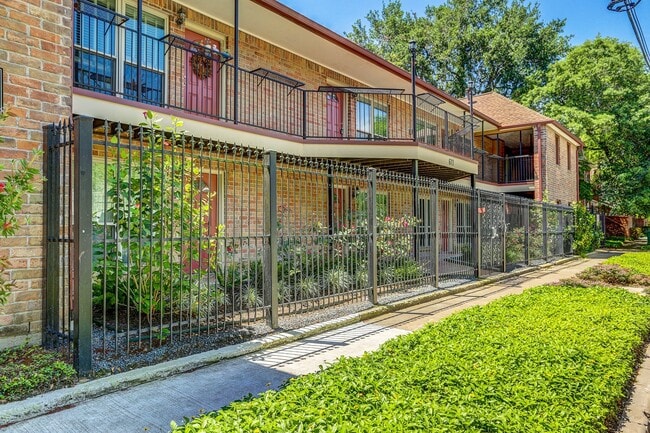 property at 611 Hawthorne St