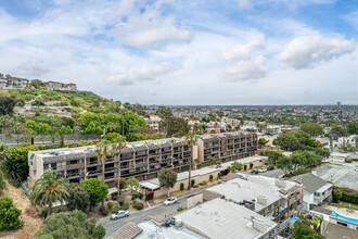 Catalina View in Signal Hill, CA - Foto de edificio - Building Photo