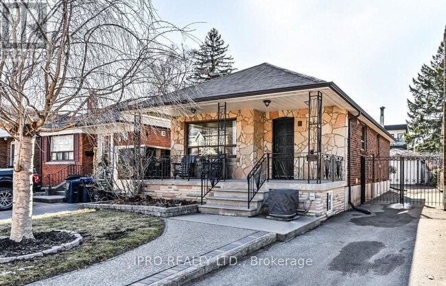 8 Northridge Ave