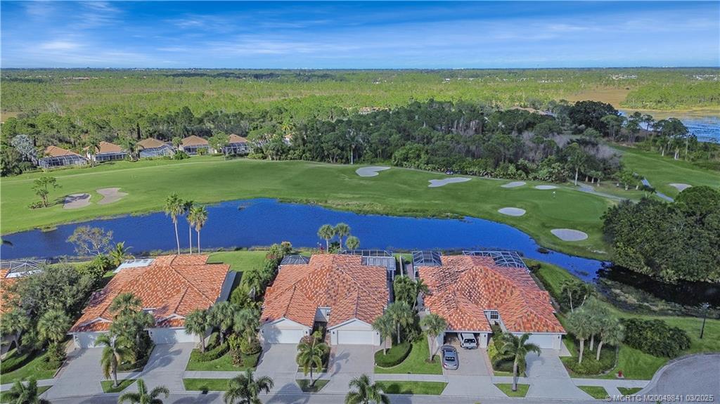 8232 SE Double Tree Dr in Hobe Sound, FL - Building Photo