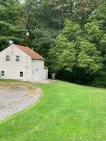 816 14th Ave, Unit Rear House in Beaver Falls, PA - Building Photo
