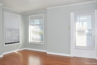 102 NW 60th St in Seattle, WA - Foto de edificio - Building Photo