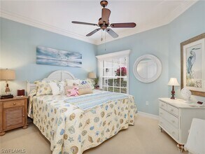 8138 Saratoga Dr in Naples, FL - Foto de edificio - Building Photo