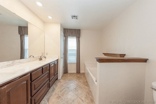 2141 S 140th E Ave in Bixby, OK - Building Photo - Building Photo