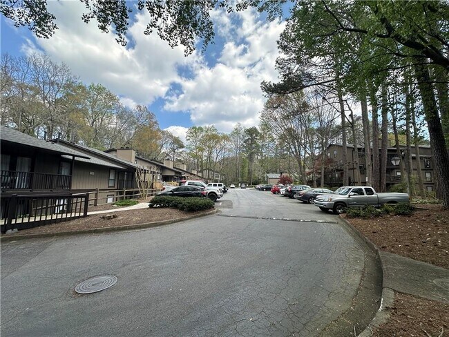 303 River Run Dr in Atlanta, GA - Building Photo - Building Photo