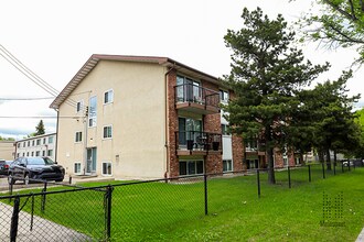 NAITside Court II in Edmonton, AB - Building Photo - Building Photo