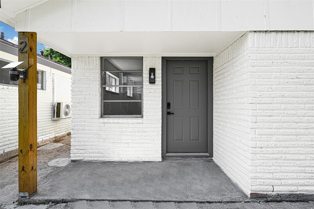 8701 Bertwood St in Houston, TX - Building Photo