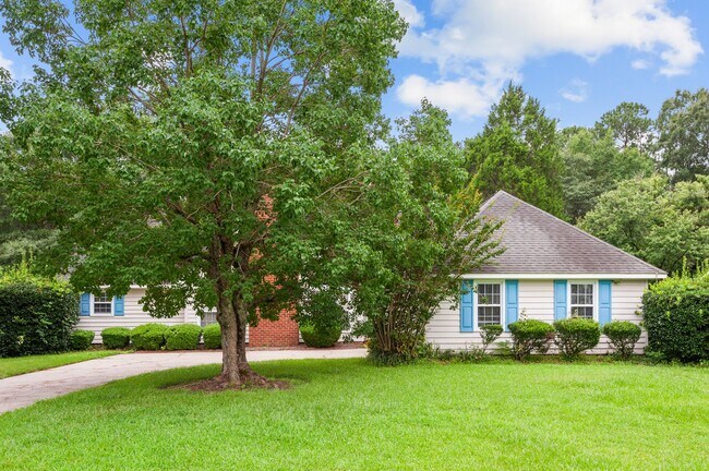 221 Forest Oaks Dr in New Bern, NC - Building Photo - Building Photo