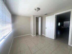 9125 Mark Twain Ln in Port Richey, FL - Foto de edificio - Building Photo