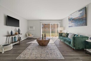 The Preserve at Woodfield in Rolling Meadows, IL - Building Photo