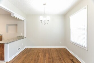 817 Hillview Dr in Birmingham, AL - Foto de edificio - Building Photo