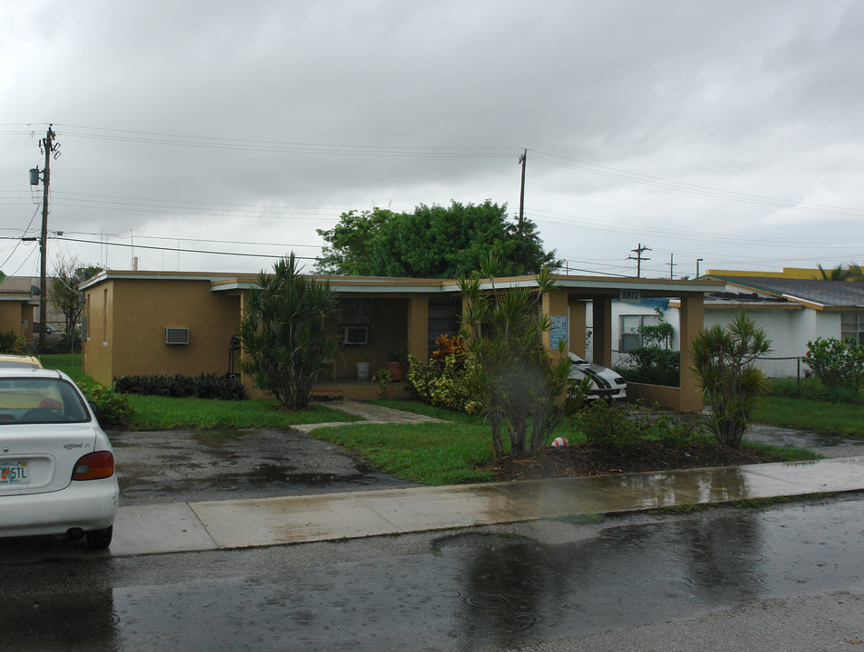 5912 Mayo St in Hollywood, FL - Building Photo