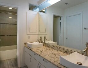 5233 Blossom St in Houston, TX - Building Photo - Building Photo