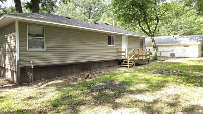 199 Holmes St in Hawkins, TX - Building Photo - Building Photo
