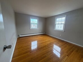 880 First Ave, Unit 1 in West Haven, CT - Foto de edificio - Building Photo