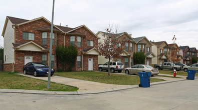 Champions Valley Townhomes in Houston, TX - Building Photo - Building Photo