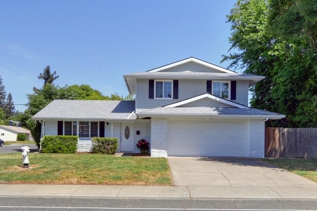 property at 9101 La Riviera Dr