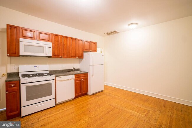 4244 Spruce St in Philadelphia, PA - Building Photo - Building Photo