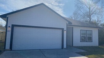 287 Rd 5102 in Cleveland, TX - Building Photo