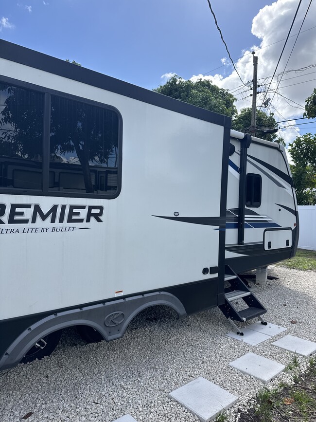 6242 SW 24th St in Miramar, FL - Building Photo - Building Photo