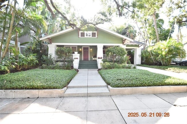 property at 810 S Packwood Ave