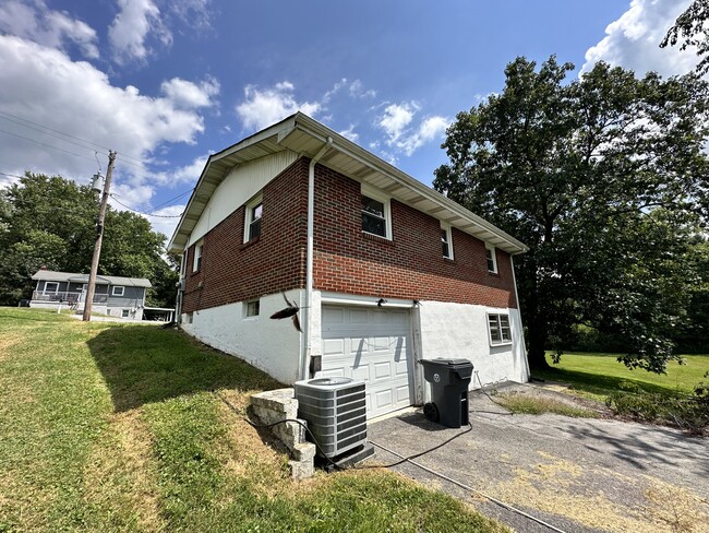 1712 Florida Ave in Bristol, TN - Foto de edificio - Building Photo