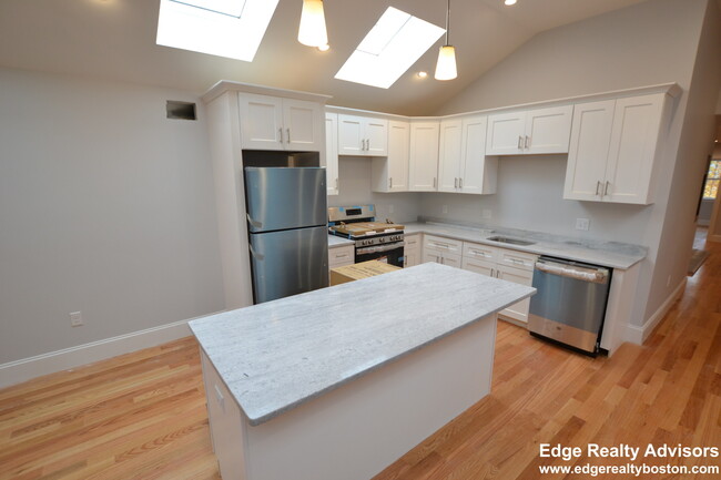 18 Murdock St, Unit 10 in Boston, MA - Building Photo - Building Photo