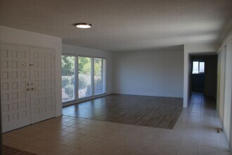 121 Westcott Way in Sacramento, CA - Building Photo - Building Photo