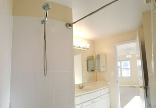801 Pleasant Dr in Rockville, MD - Building Photo - Building Photo