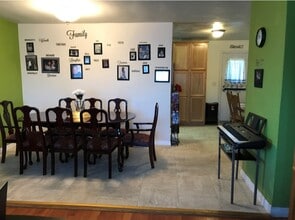 13983 Van Nuys Blvd in Arleta, CA - Foto de edificio - Building Photo