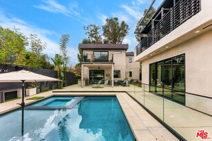 18589 Linnet St in Los Angeles, CA - Building Photo