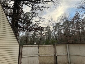 24468 Country Clb Dr in Huntsville, TX - Building Photo - Building Photo