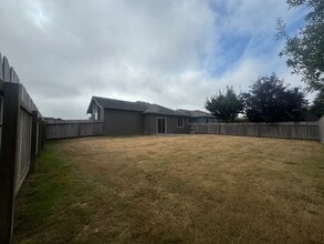 7 Shadowbrook St in Loleta, CA - Building Photo - Building Photo