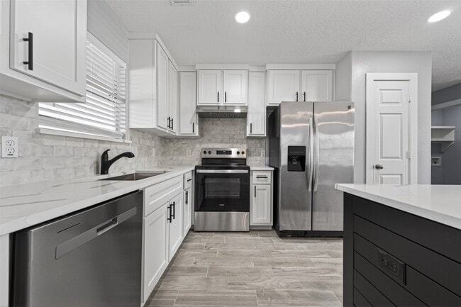 4922 Comal River Loop