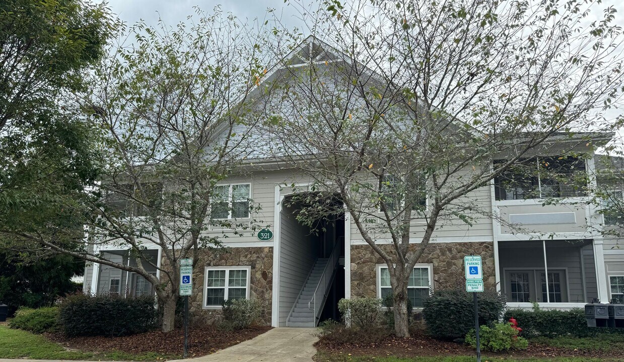 321 Gallery Dr in Spring Lake, NC - Building Photo