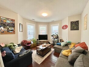 724 Parker St, Unit 3 in Boston, MA - Building Photo - Building Photo