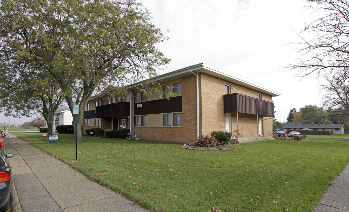 111 Cumming St in Delavan, WI - Foto de edificio