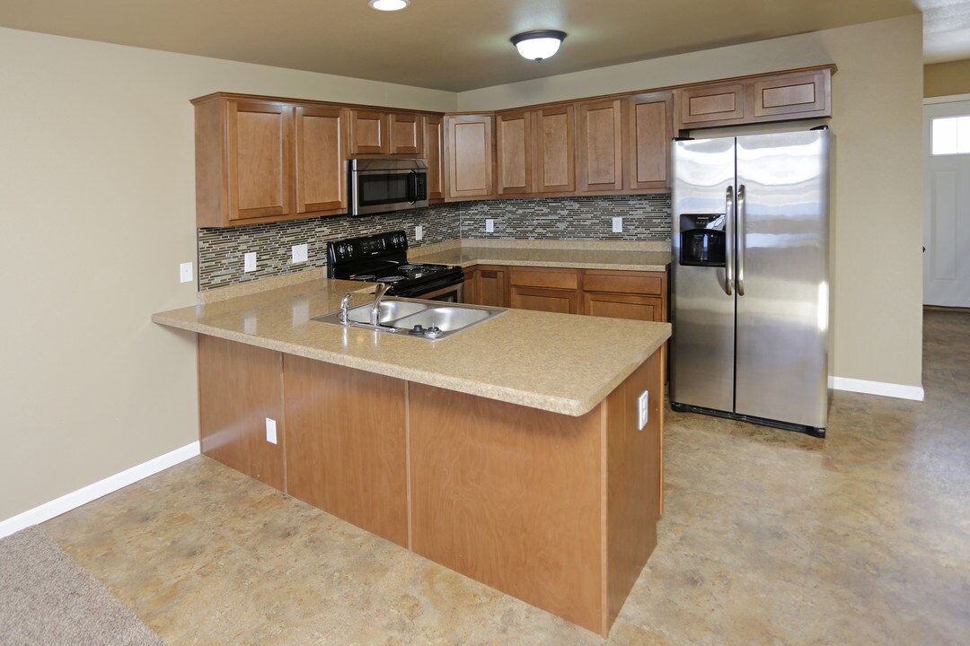 Villas at Sundance Cove I & II in Dickinson, ND - Foto de edificio