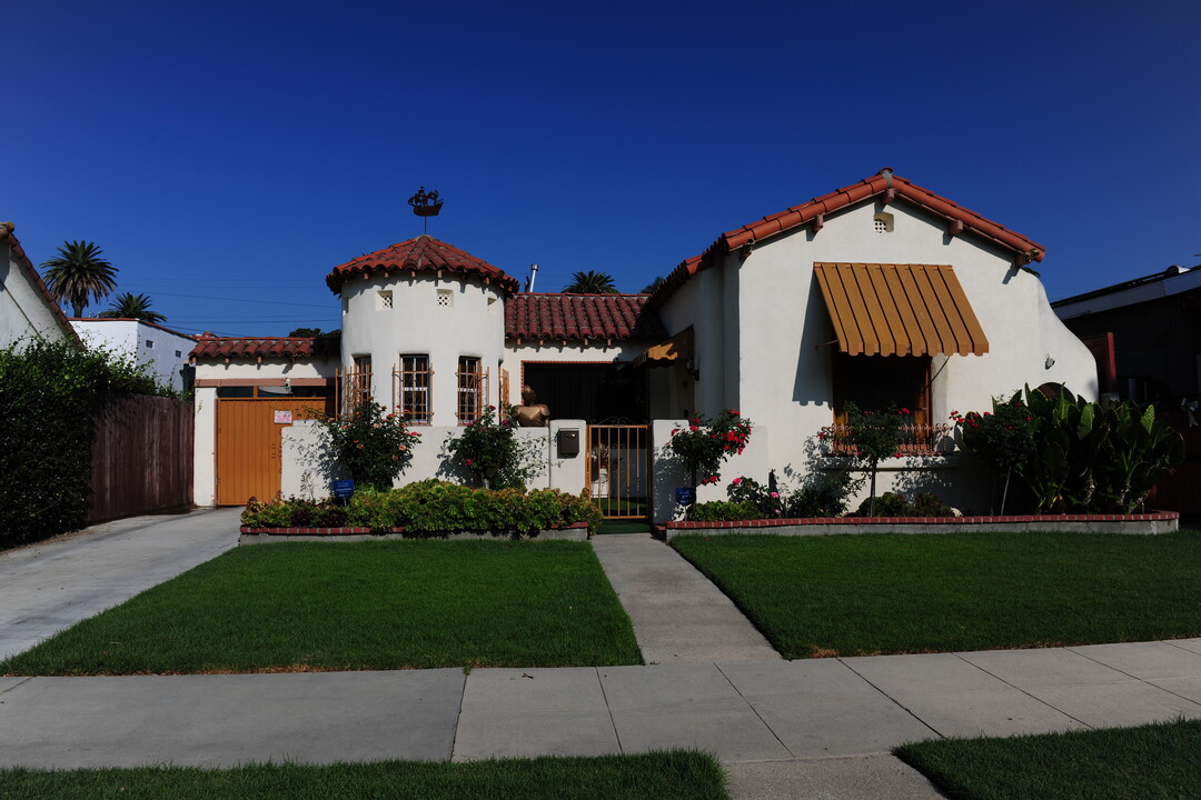 2955 Vineyard Ave in Los Angeles, CA - Building Photo