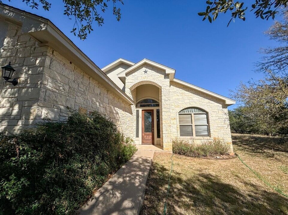 304 Deer Hollow Dr in Horseshoe Bay, TX - Building Photo
