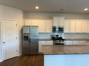 407 Lakemont Dr in Columbia, SC - Building Photo - Building Photo