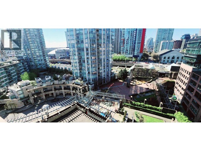183 Keefer Pl in Vancouver, BC - Building Photo - Building Photo